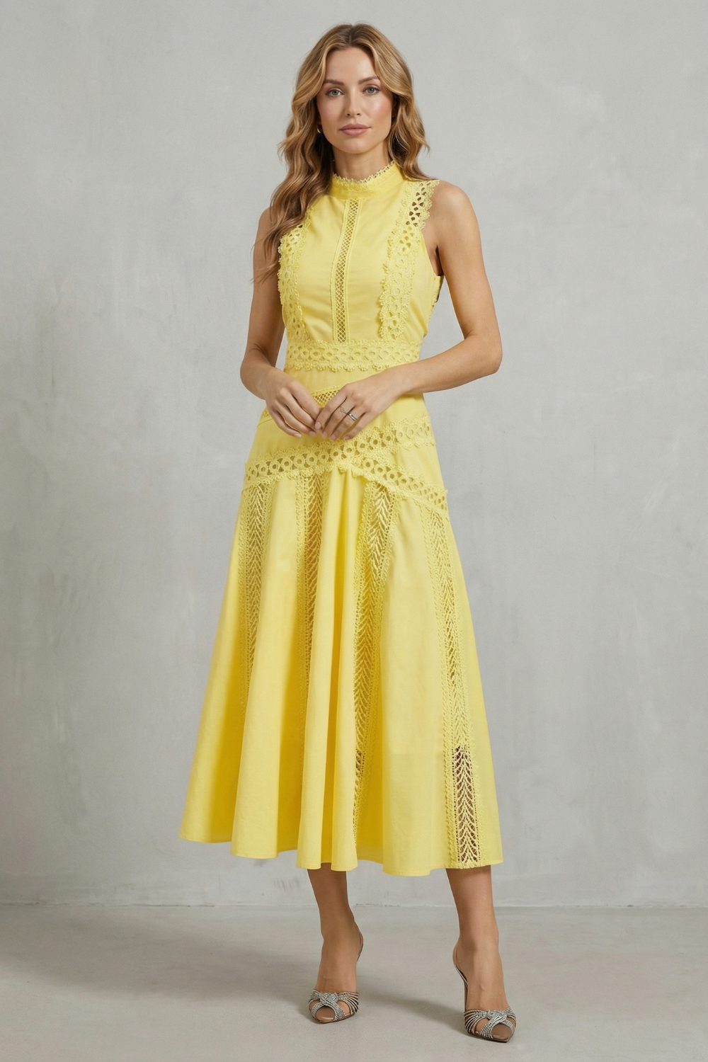 Gracia – Intricate lace panels – Elegant midi dress
