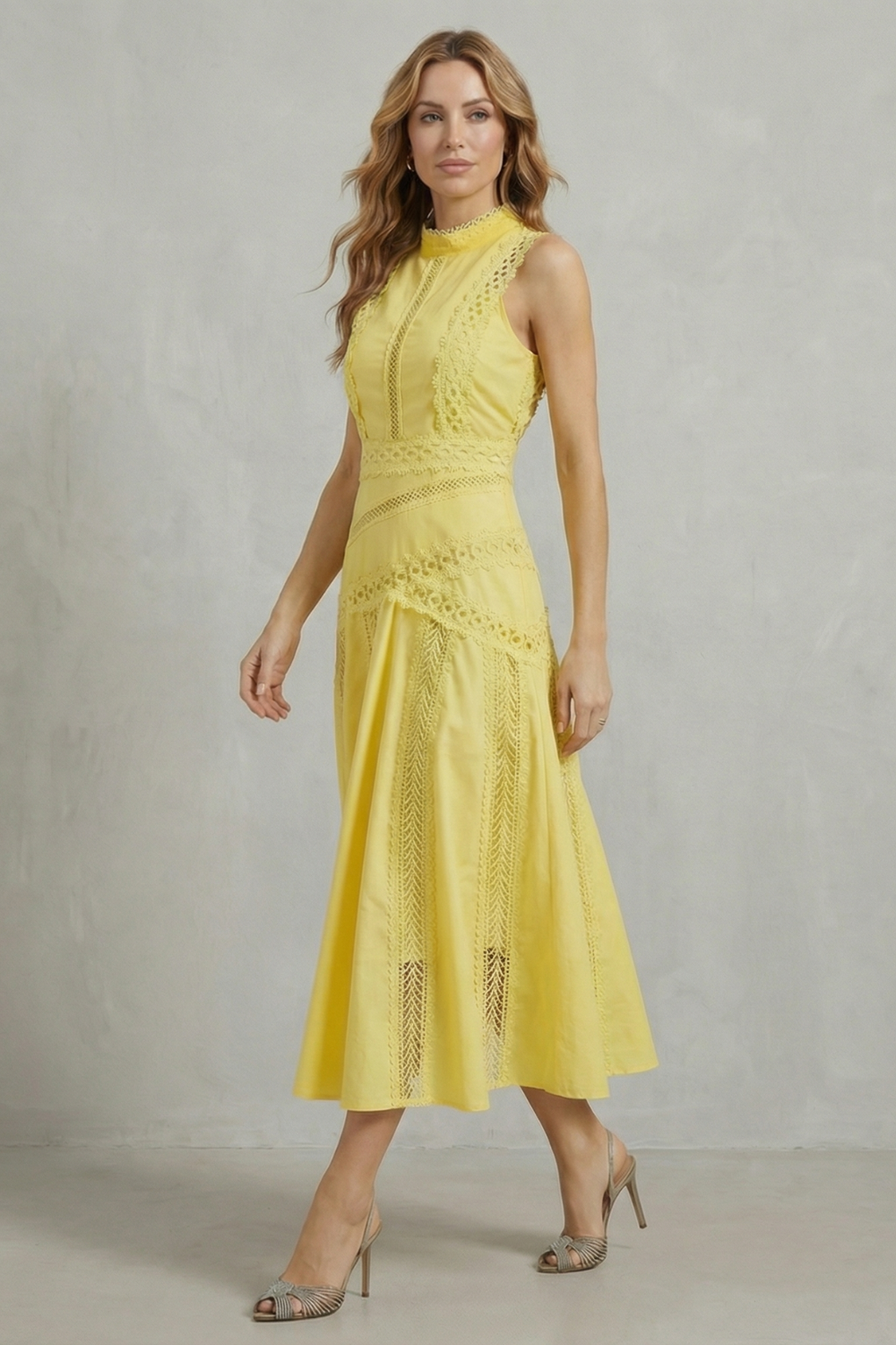 Gracia – Intricate lace panels – Elegant midi dress