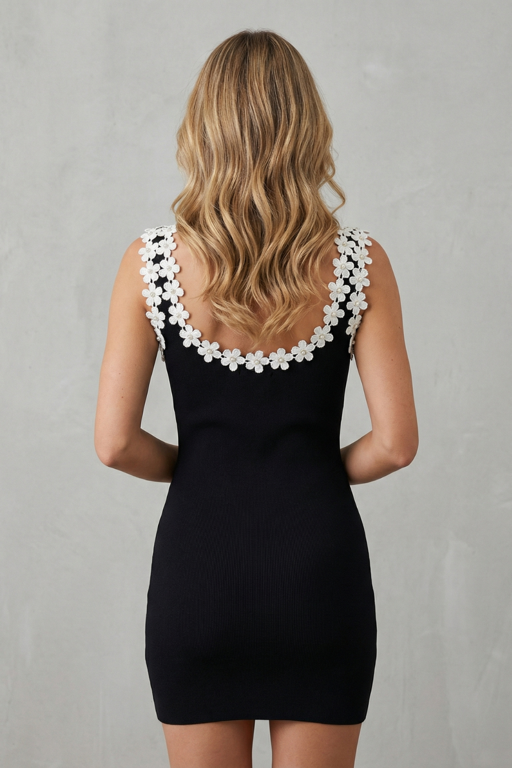 Faith – Sweet contrast – Women’s Bodycon Mini Dress with Flower Details