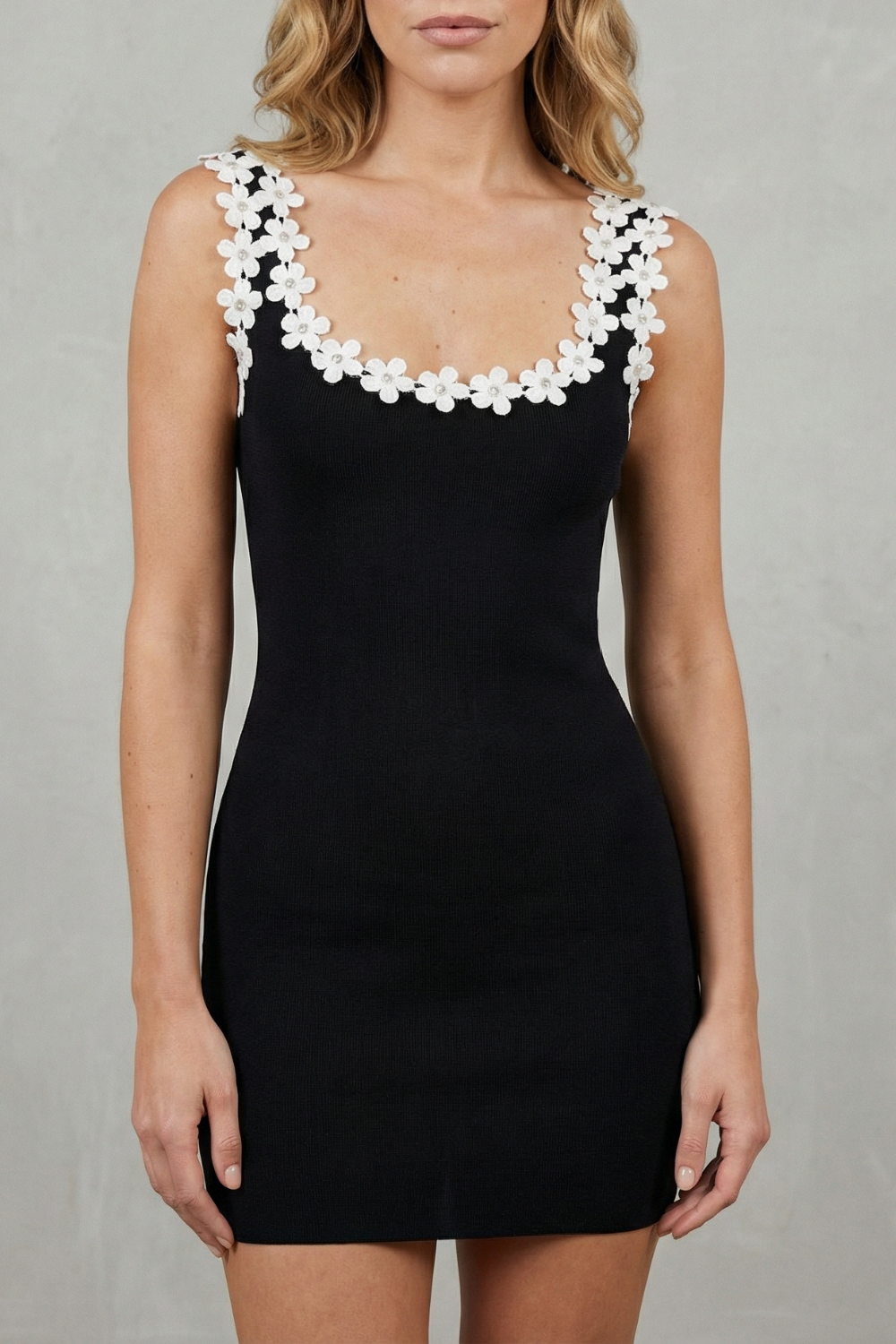 Faith – Sweet contrast – Women’s Bodycon Mini Dress with Flower Details