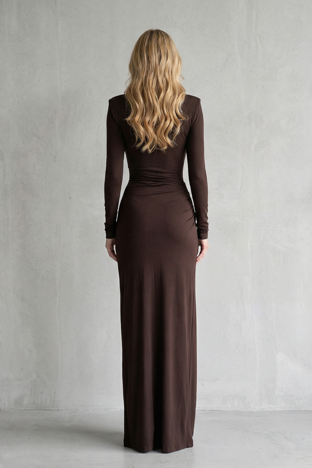 Noctavelle – Sculpted knot detail – High slit maxi dress
